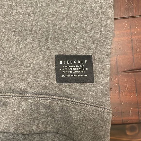 Nike golf pullover very warm and comfortable. Lightly worn in great condition - Picture 6 of 6